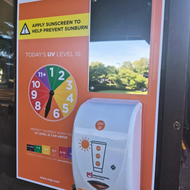 ☀️⛳️ Enjoy your Golf and take care in the heat if you're playing with us over the next few days ⛳️☀️

We've got you covered with suncream available at both of the starters huts. Water will be out by the 10th tee for easy top ups, and cold drinks available at the Main starters hut as you come round at the half way point. 💧🚰

👒 Remember to wear a hat, put on plenty of suncream and stay hydrated whilst you're out on the Courses.

#hoebridge #golf #summergolf #summertime #stayhyrdated