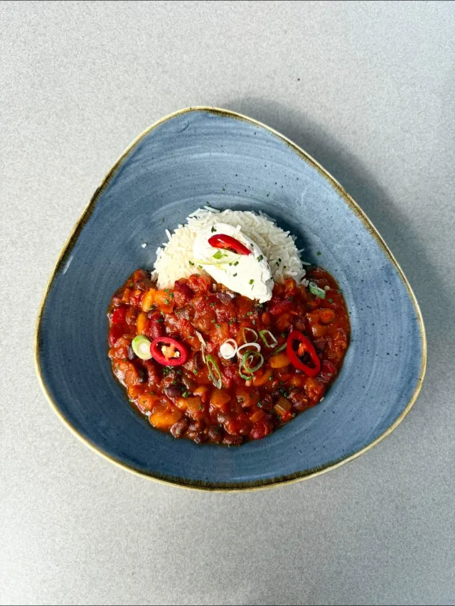 🌟 THIS WEEK’S SPECIALS 🌟

🥗 Goat’s Cheese & Walnut Salad
🌶️ Smokey 3-Bean Chilli

Whether you’re after something fresh or something cosy, we’ve got you covered this week! 😋

Pop in and give our specials a try!

#WeeklySpecials #HoebridgeGolfCentre #GoatsCheeseSalad #BeanChilli #FoodSpecials